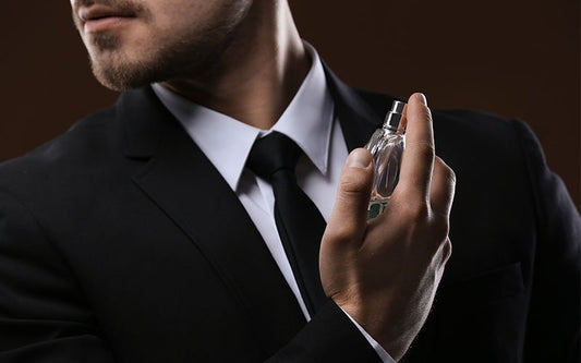Comment faire tenir son parfum toute la journée ?